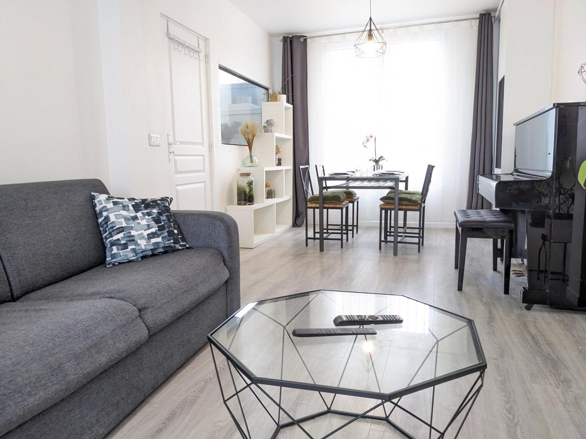Maison Renovee Avec Jardinet Pres Paris 5 Minutes Du Metro Apartment Montreuil (Seine-Saint-Denis)